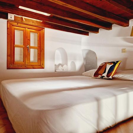 Bright & Relaxing Loft With Attic Room In The Heart Of Mykonos City Mykonos Town Oda fotoğraf